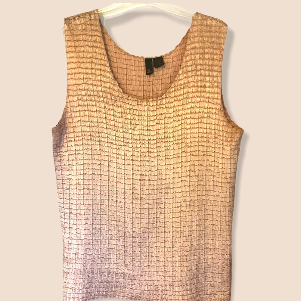 Women’s 2X sleeveless top Gold